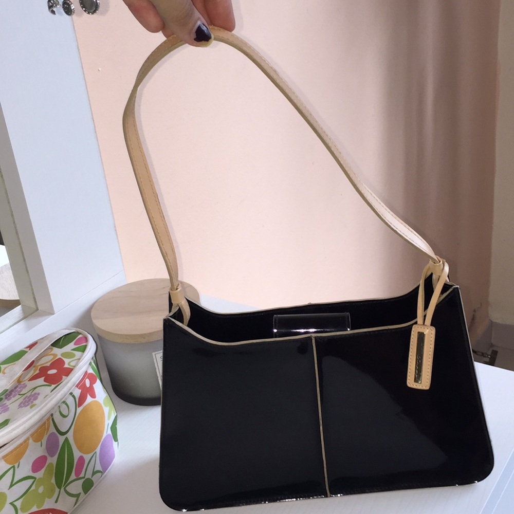 Guess Black and Cream details purse